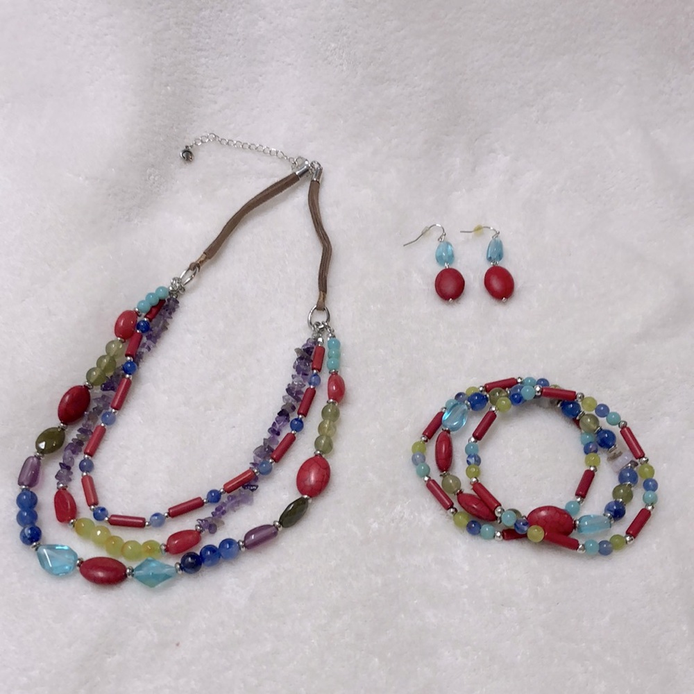 Necklace earrings bracelet